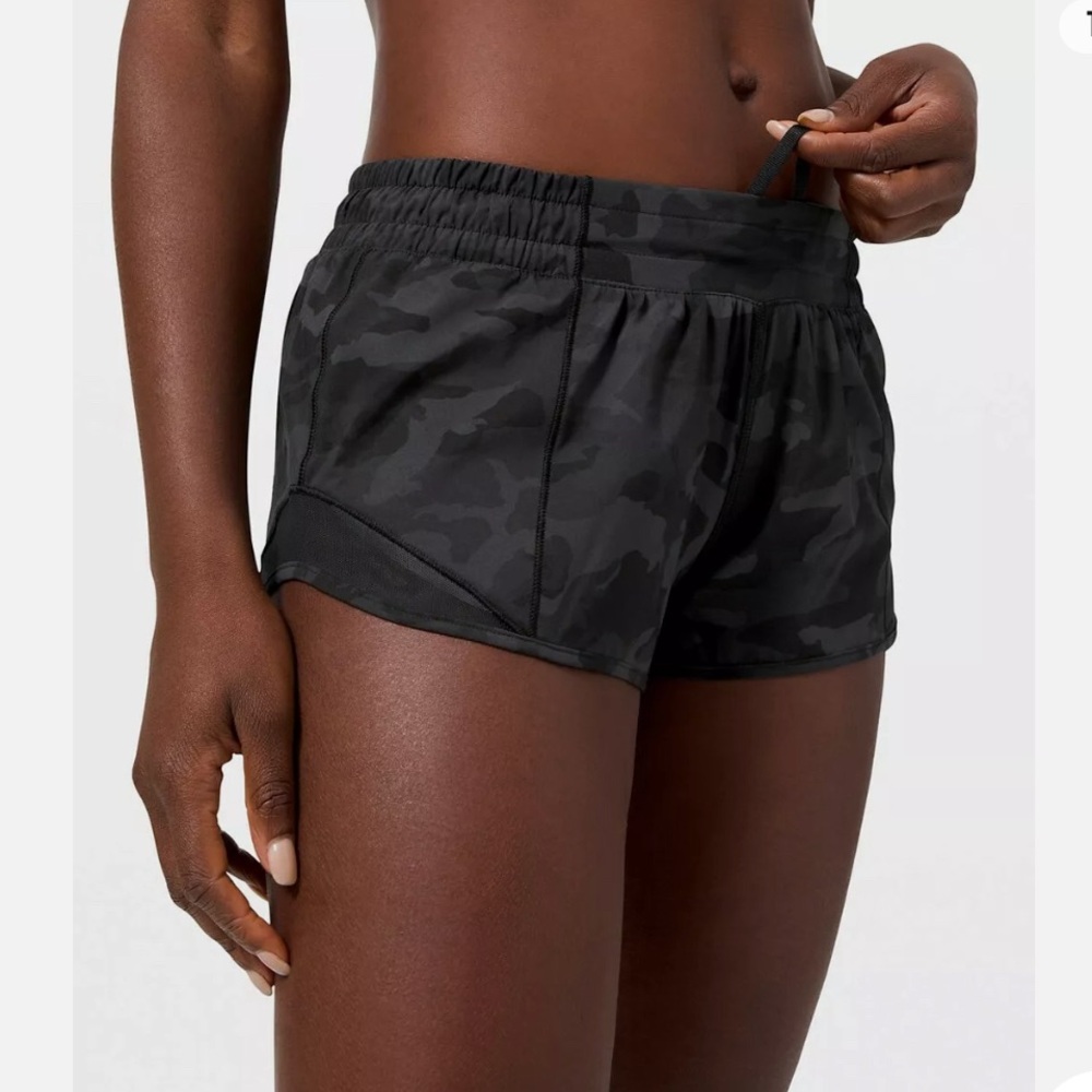 Lululemon Hotty Hot Shorts II 2.5 Black/Camo Size 10
